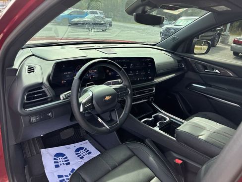 Used 2025 Chevrolet Traverse High Country w/ LPO, Floor Liner Package FWD image 10