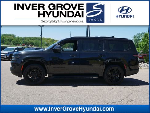 Used 2022 Jeep Wagoneer Series III AWD/4WD image 1