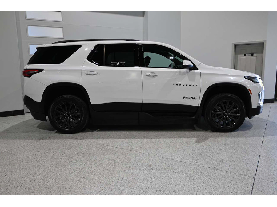 Used 2023 Chevrolet Traverse RS FWD image 5