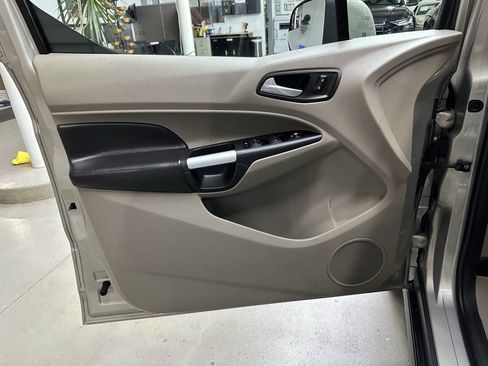 Used 2014 Ford Transit Connect Titanium image 10