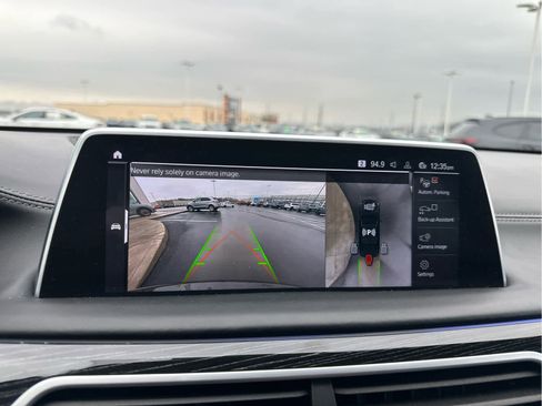 Used 2022 BMW 750i xDrive image 35