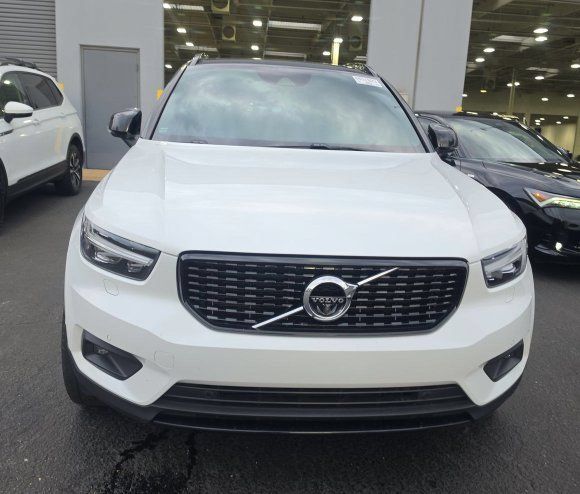 Used 2019 Volvo XC40 T5 R-Design AWD/4WD image 12