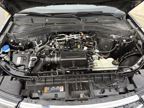 Used 2021 Ford Explorer XLT w/ Equipment Group 202A image 25