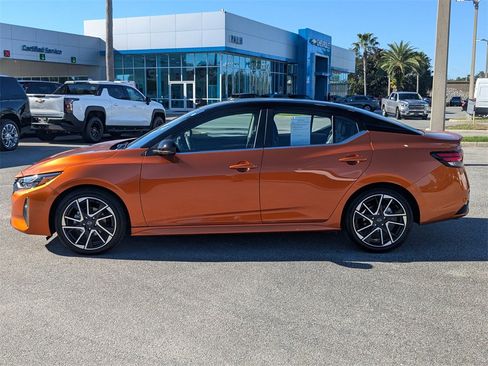 Used 2025 Nissan Sentra SR w/ SR Premium Package image 6