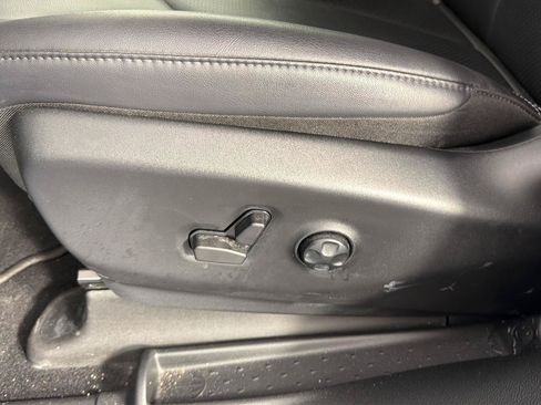 Used 2025 Chrysler Pacifica Select FWD image 21