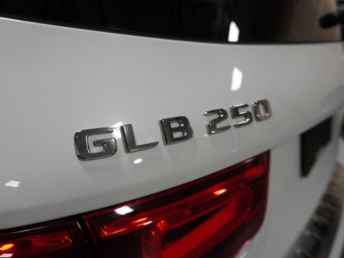 Used 2020 Mercedes-Benz GLB 250 4MATIC image 5