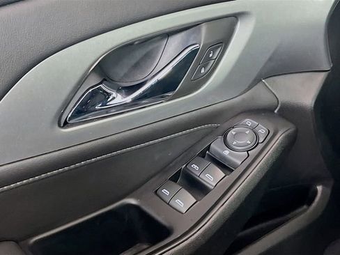 Used 2023 Chevrolet Traverse LT image 17