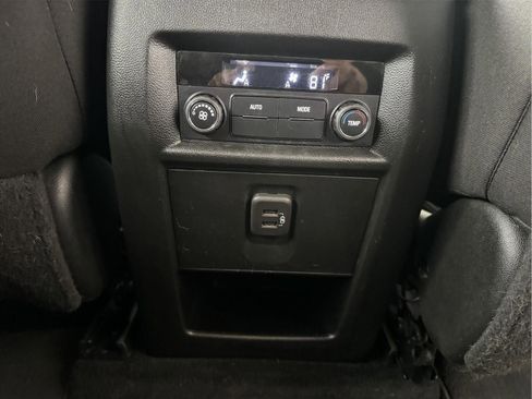 Used 2023 Chevrolet Traverse LT w/ Rear Camera Mirror Package AWD/4WD image 29
