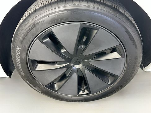Used 2025 Tesla Model 3 Long Range image 11