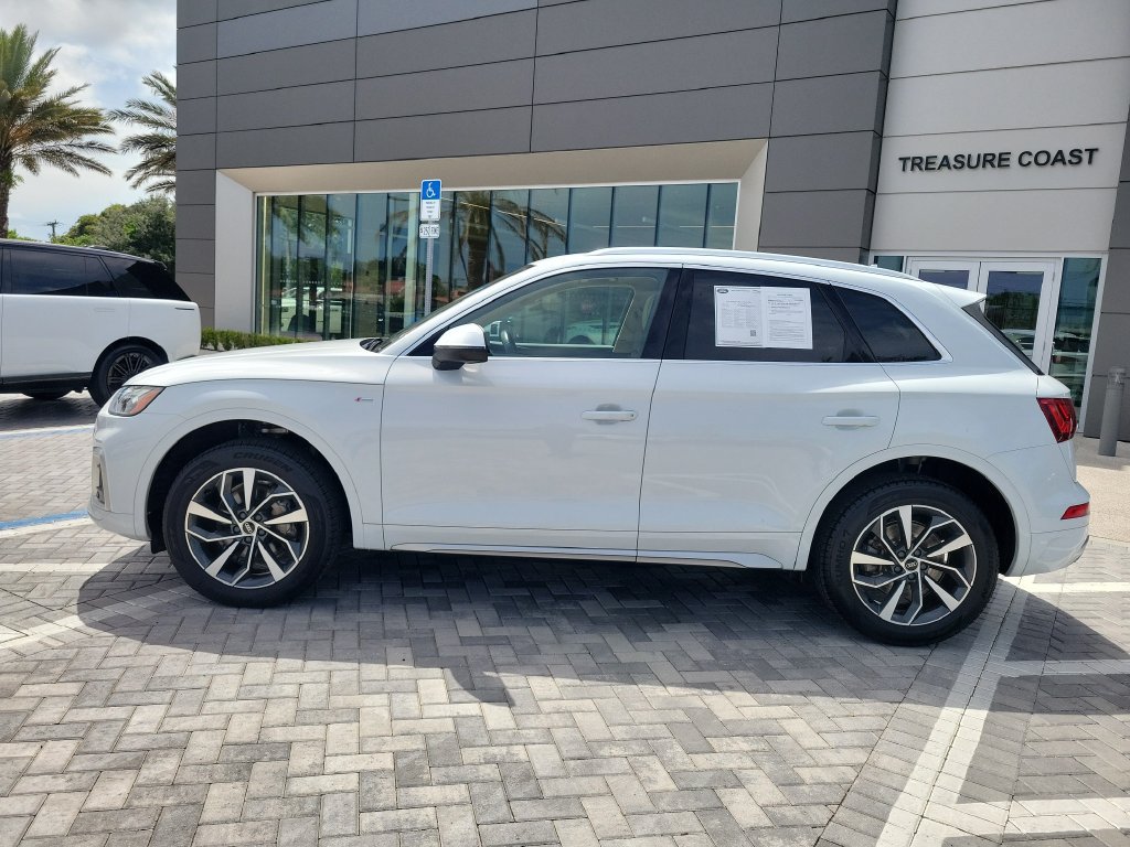 Used 2023 Audi Q5 2.0T Premium Plus w/ Premium Plus Package AWD/4WD image 2