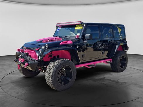 Used 2018 Jeep Wrangler Unlimited Sahara AWD/4WD image 3