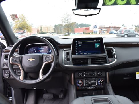 Used 2024 Chevrolet Tahoe High Country w/ Premium Package image 32