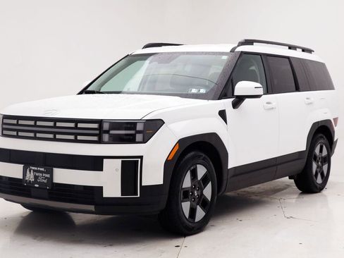 Used 2025 Hyundai Santa Fe SEL image 2