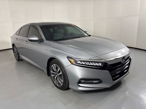 Used 2019 Honda Accord Touring image 2