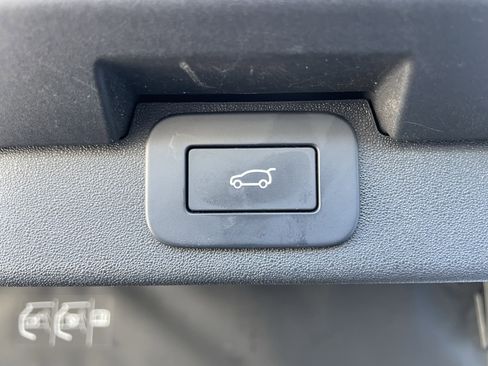 Certified 2024 Land Rover Discovery S AWD/4WD image 41