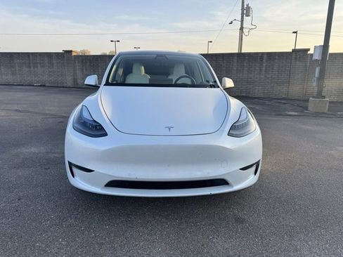 Used 2022 Tesla Model Y Long Range image 2