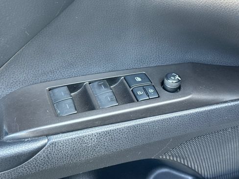 Used 2021 Toyota Camry SE FWD image 11
