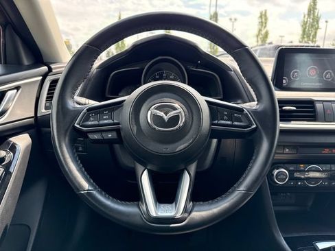 Used 2018 MAZDA MAZDA3 Touring FWD image 18