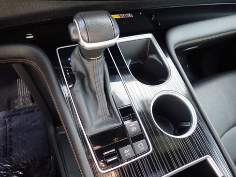 Used 2025 Toyota Sienna XLE Woodland Edition image 18