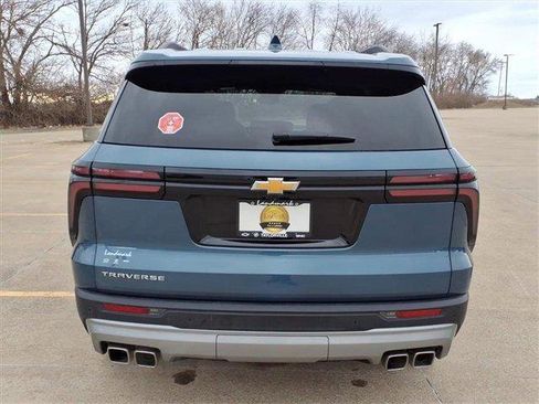 Used 2025 Chevrolet Traverse LT image 23