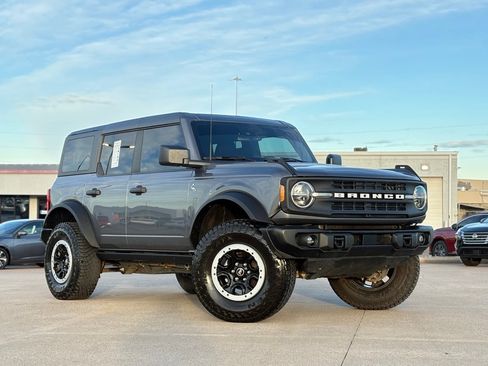 Used 2023 Ford Bronco Black Diamond w/ Sasquatch Package image 2