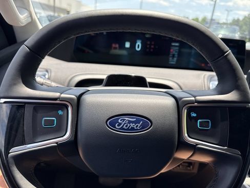 Used 2025 Ford Expedition Platinum w/ Driver's Package AWD/4WD image 24