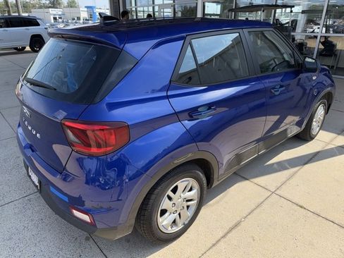Used 2021 Hyundai Venue SE image 4