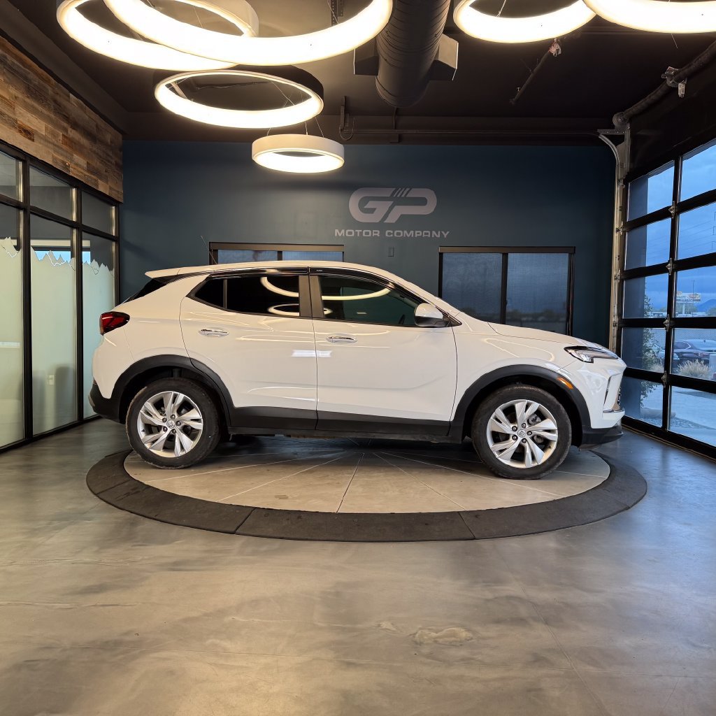 Used 2024 Buick Encore GX Preferred w/ Comfort Package FWD image 2