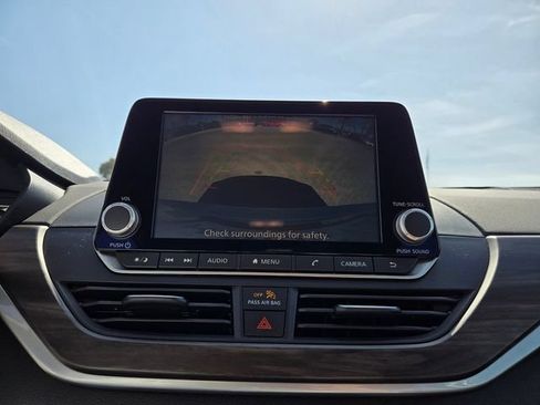 Used 2025 Nissan Altima 2.5 SV FWD image 9