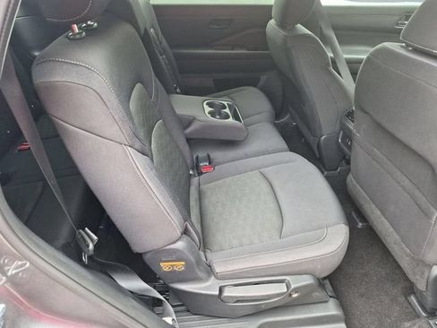 Used 2024 Nissan Pathfinder SV AWD/4WD image 29
