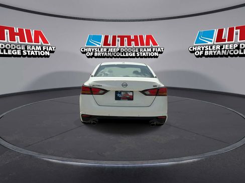 Used 2025 Nissan Altima 2.5 SR FWD image 7