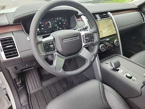 Certified 2024 Land Rover Discovery S image 15