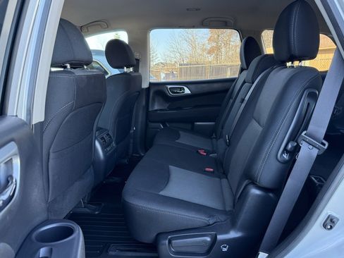 Used 2017 Nissan Pathfinder SV image 14