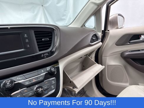 Used 2017 Chrysler Pacifica Touring-L image 21