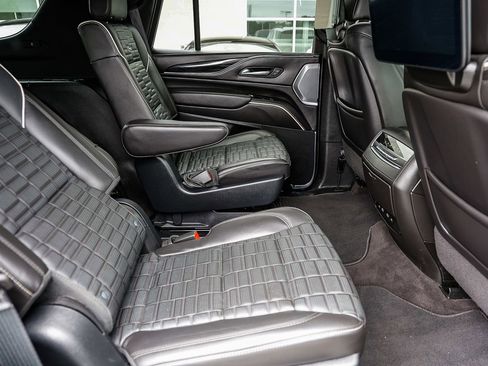 Used 2023 Cadillac Escalade V AWD/4WD image 18