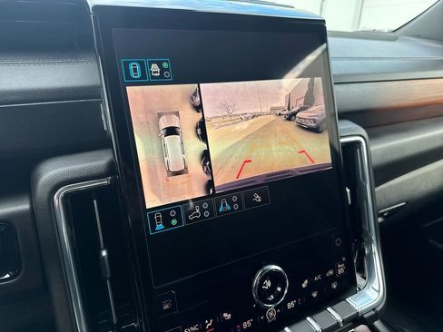 Certified 2025 GMC Yukon Denali image 31