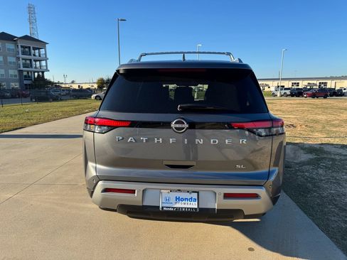 Used 2023 Nissan Pathfinder SL image 7