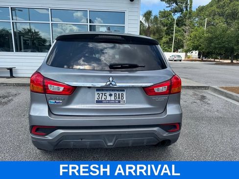 Used 2018 Mitsubishi Outlander Sport ES FWD image 2