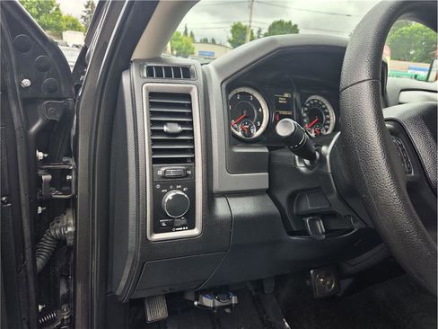 Used 2017 RAM 2500 Tradesman w/ Chrome Appearance Group RWD image 31