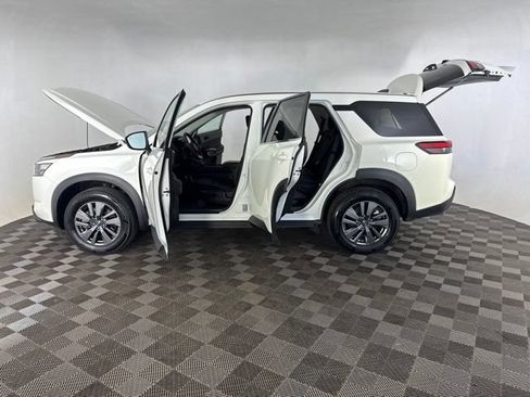 Certified 2025 Nissan Pathfinder S AWD/4WD image 9