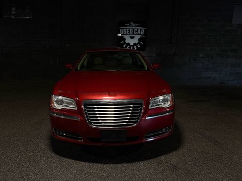 Used 2013 Chrysler 300 AWD w/ Driver Convenience Group image 9