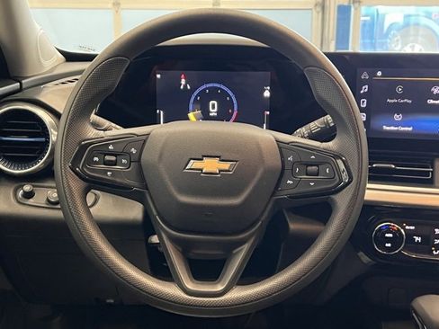 Certified 2025 Chevrolet Trax LT image 19