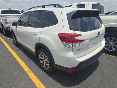 Used 2023 Subaru Forester Premium AWD/4WD image 7