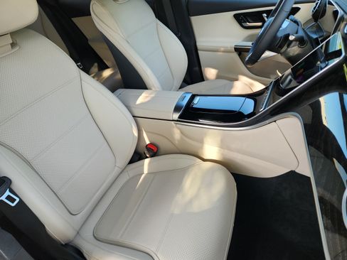 Used 2025 Mercedes-Benz GLC 300 image 6