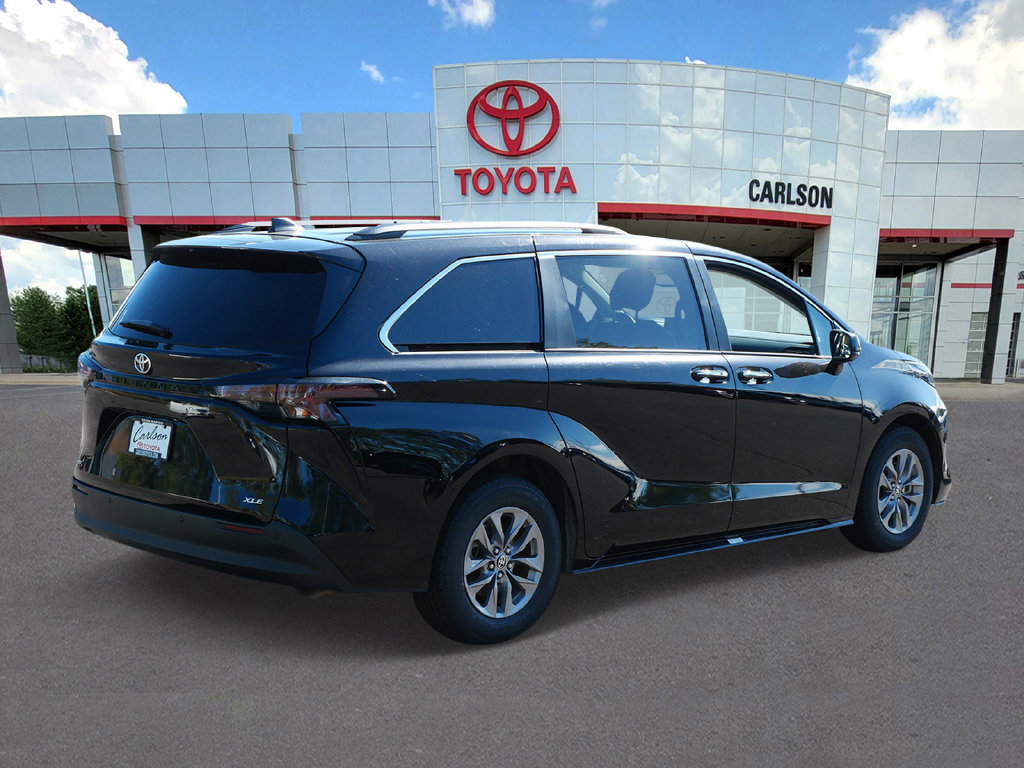 Certified 2026 Toyota Sienna XLE FWD image 5