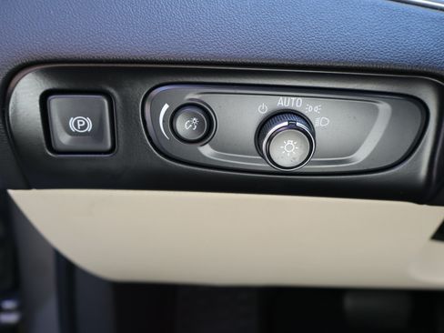 Used 2020 Buick Enclave Essence w/ Sound and Sites Package FWD image 22