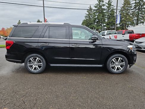 Used 2024 Ford Expedition Limited image 6