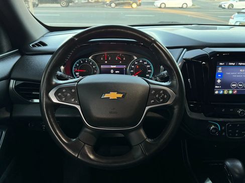 Used 2022 Chevrolet Traverse LT image 21