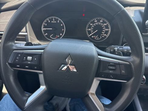 Used 2024 Mitsubishi Outlander ES FWD image 10