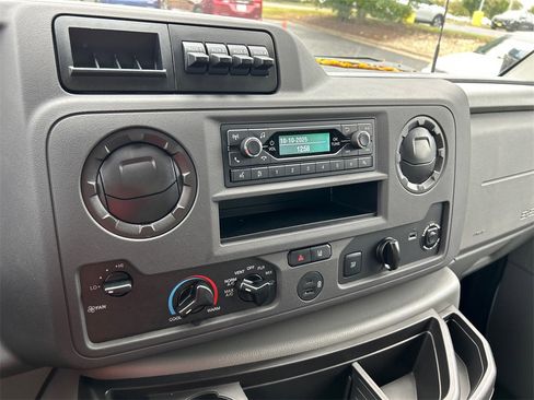 Used 2024 Ford E-450 and Econoline 450 Super Duty w/ Driver's Safety Package image 20